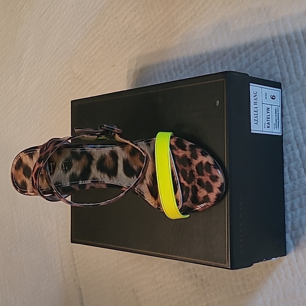 AZALEA WANG ESPRESSO MARTINI LEOPARD CUBE HEELS, Lemon Green patent leather - Picture 6 of 7